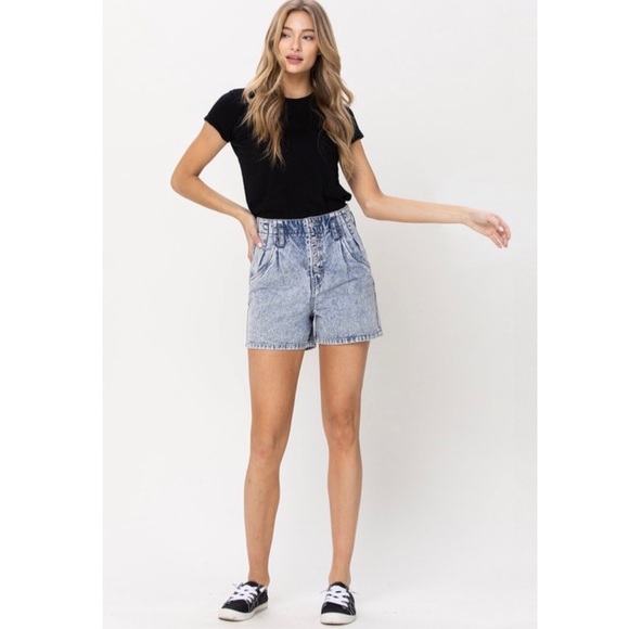Just In// Vervet •Sasha Super High Rise Button Up Shorts in Acid Wash - Picture 4 of 10